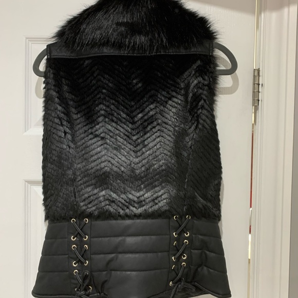 Black Fur Guess Vest🖤 - Picture 3 of 3